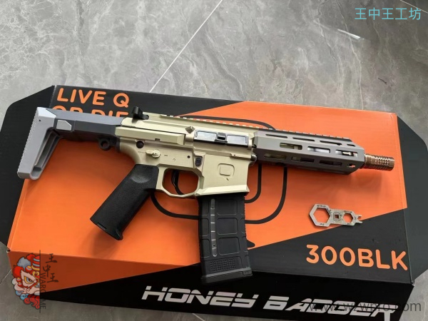 🔥 硬核玩家的蜜獾Q开箱仪式｜战术宅的浪漫暴击 🔥